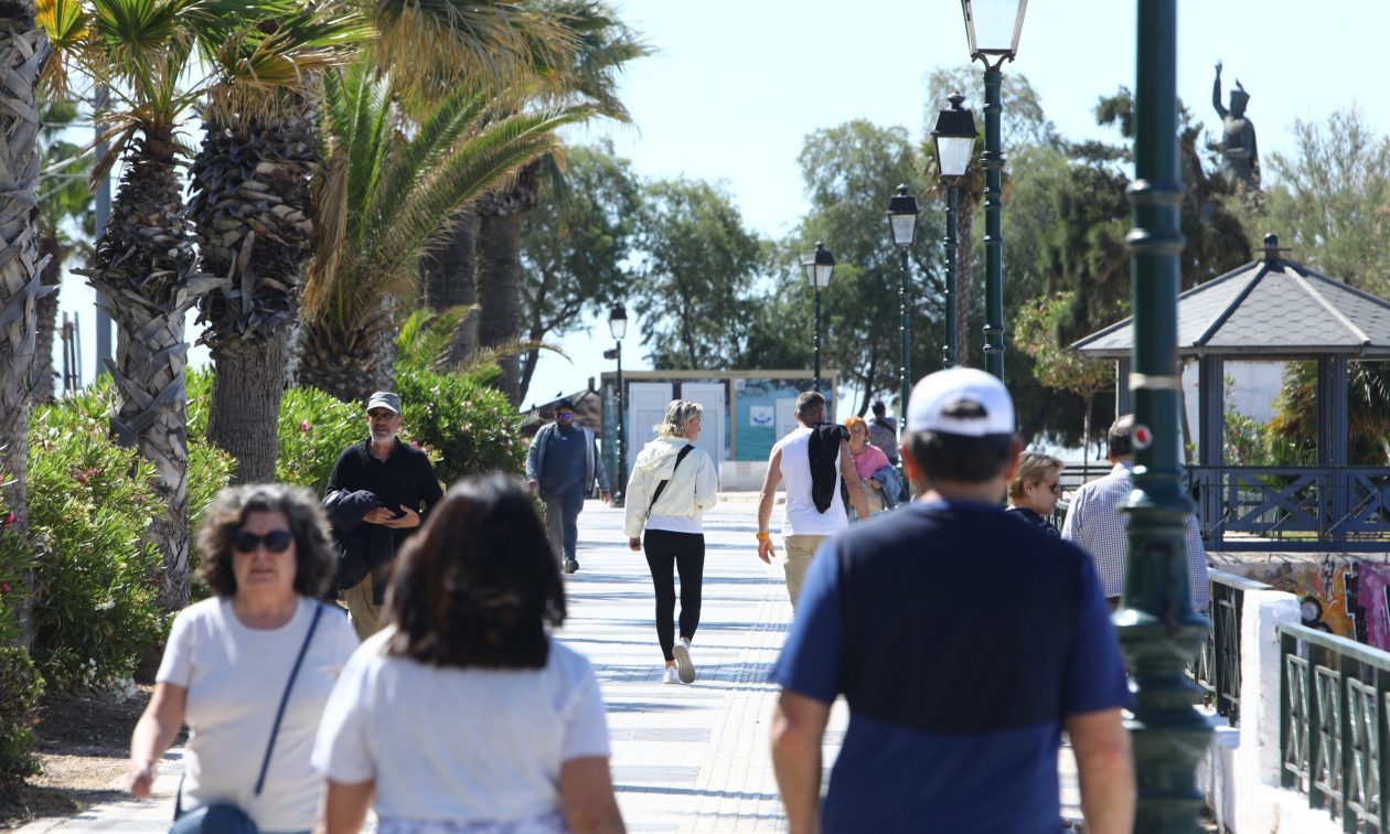 Η Παγκόσμια Θερμοκρασία Θραυσματικά Υψηλή και οι Ακραίοι Καιρικοί Φαινομένου του Σεπτεμβρίου