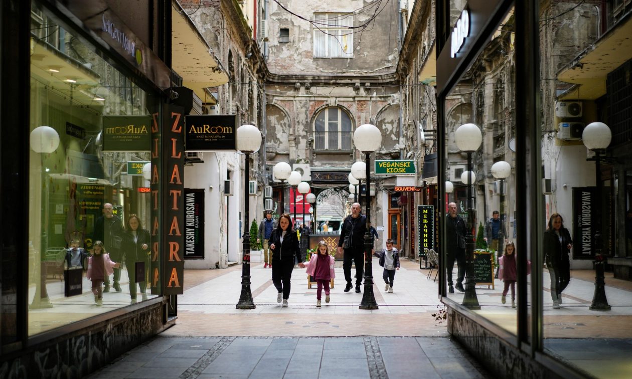 Αναβάθμιση Πιστοληπτικής Ικανότητας της Σερβίας από την S&P Global και Στήριξη για Επενδυτική Βαθμίδα